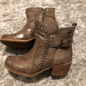 Roxy fashion boots